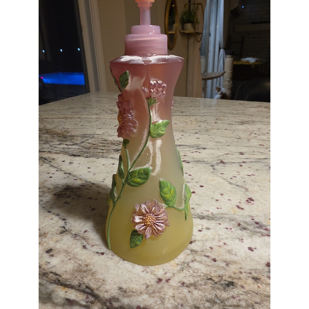 Vintage‎ Kmart soap dispenser raised floral-empty